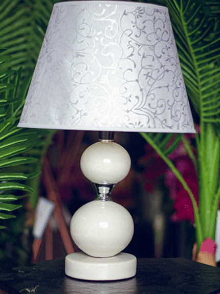 Lámpara blanca en cerámica - Decora tu Hogar Envios a Bogotá y toda Colombia | Dkora Colombia