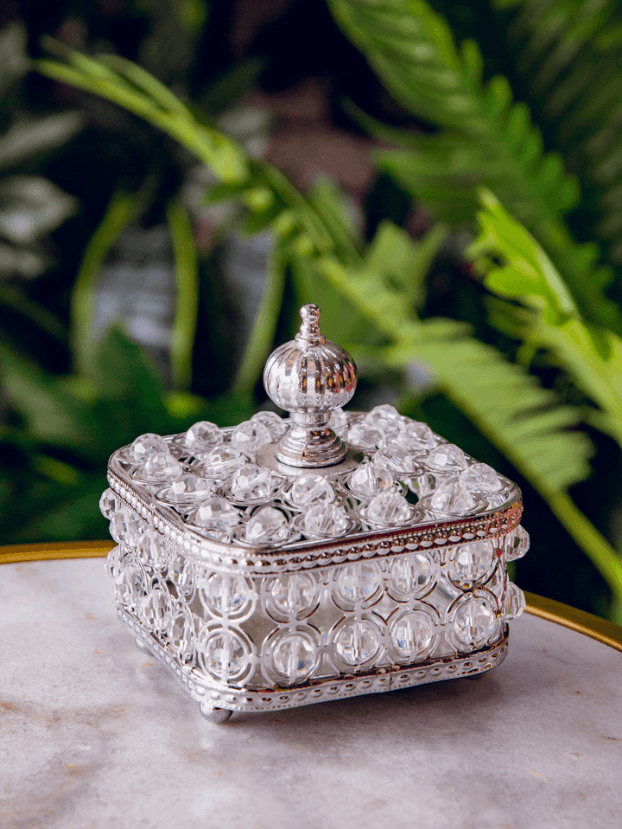 Cofre con perrilla en metal – Plateado - Centros de Mesa Envios a Bogotá y toda Colombia | Dkora Colombia