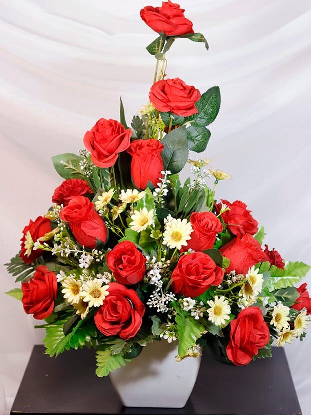 Rosas con follaje verde y blanco - Amor y Amistad Envios a Bogotá y toda Colombia | Dkora Colombia