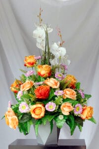 Rosas naranjas y Orquídea blanca - Amor y Amistad Envios a Bogotá y toda Colombia | Dkora Colombia