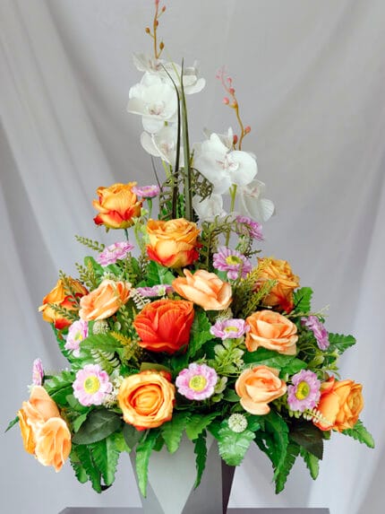 Rosas naranjas y Orquídea blanca - Amor y Amistad Envios a Bogotá y toda Colombia | Dkora Colombia