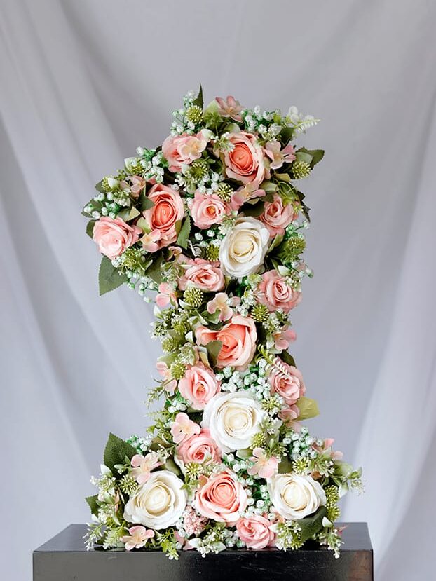 Número 1 con Rosas y Margaritas - Amor y Amistad Envios a Bogotá y toda Colombia | Dkora Colombia