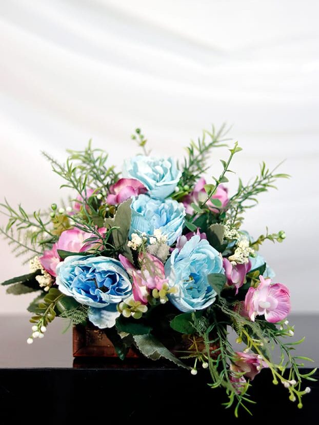 Baúl pequeño con Peonias - Amor y Amistad Envios a Bogotá y toda Colombia | Dkora Colombia