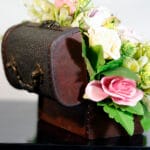 Baúl grande con Tulipanes - Amor y Amistad Envios a Bogotá y toda Colombia | Dkora Colombia