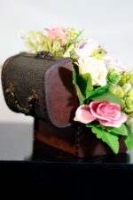 Baúl con Rosas y Follaje amarillo - Amor y Amistad Envios a Bogotá y toda Colombia | Dkora Colombia