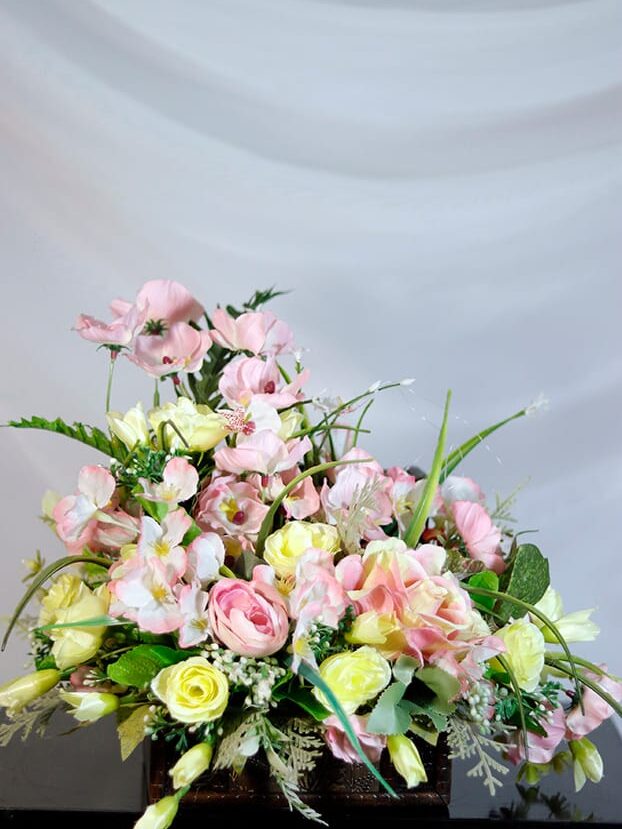 Baúl grande con Tulipanes - Amor y Amistad Envios a Bogotá y toda Colombia | Dkora Colombia