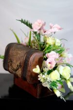 Baúl grande con Tulipanes - Amor y Amistad Envios a Bogotá y toda Colombia | Dkora Colombia