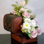 Baúl mediano con margaritas - Amor y Amistad Envios a Bogotá y toda Colombia | Dkora Colombia