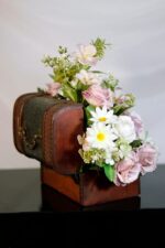 Baúl grande con rosas - Amor y Amistad Envios a Bogotá y toda Colombia | Dkora Colombia