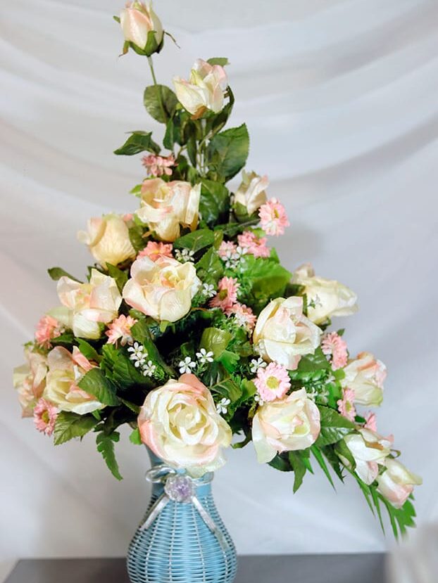 Margaritas con follaje blanco - Amor y Amistad Envios a Bogotá y toda Colombia | Dkora Colombia