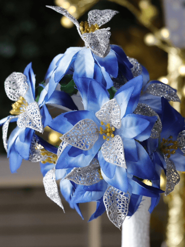 Ramo Flor de Navidad por 7 varas – Bicolor Azul y Blanco - Decora tu Navidad Envios a Bogotá y toda Colombia | Dkora Colombia