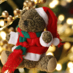 Muñeco de peluche navideño – 2 estilos - Decora tu Navidad Envios a Bogotá y toda Colombia | Dkora Colombia