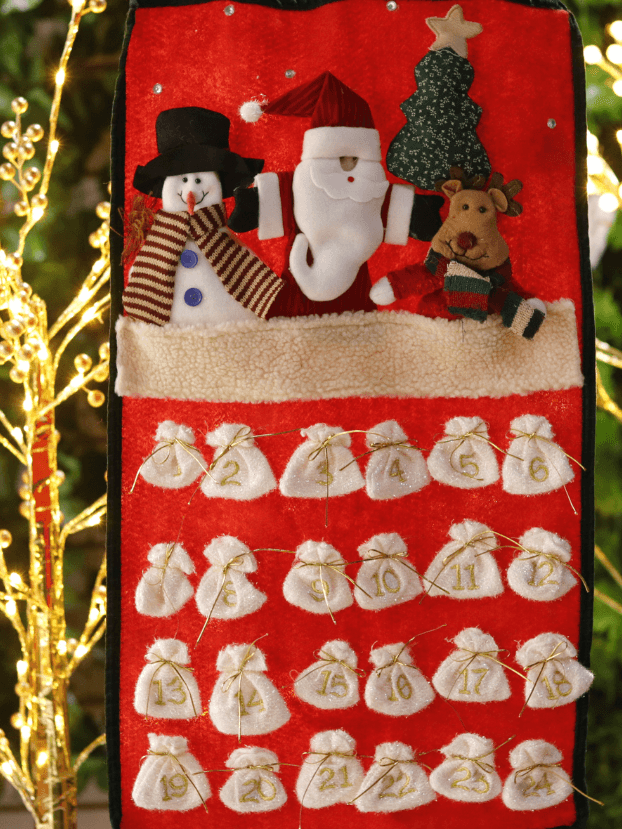 Calendario navideño country en tela fieltro con 24 bolsitas numeradas - Decora tu Navidad Envios a Bogotá y toda Colombia | Dkora Colombia