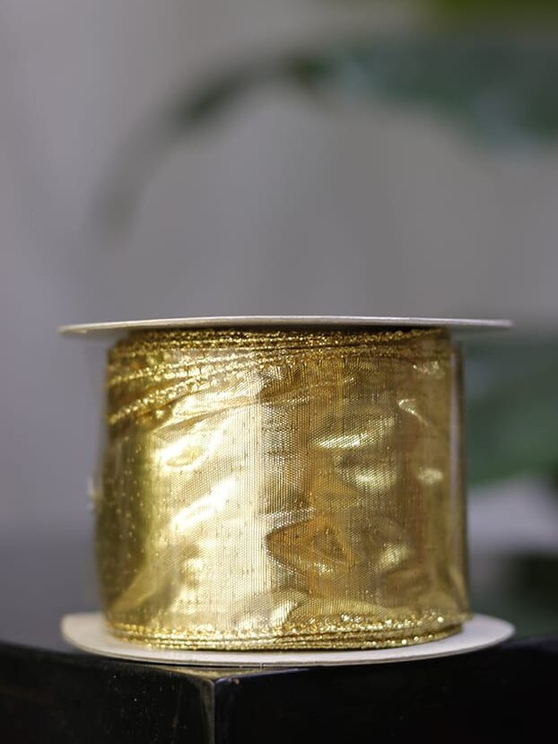 Cinta dorada metálica en organza, 10 yardas con alambre - Cintas Envios a Bogotá y toda Colombia | Dkora Colombia