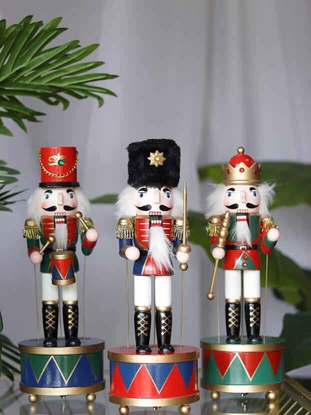 Cascanueces de 30cm con caja musical - Decora tu Navidad Envios a Bogotá y toda Colombia | Dkora Colombia