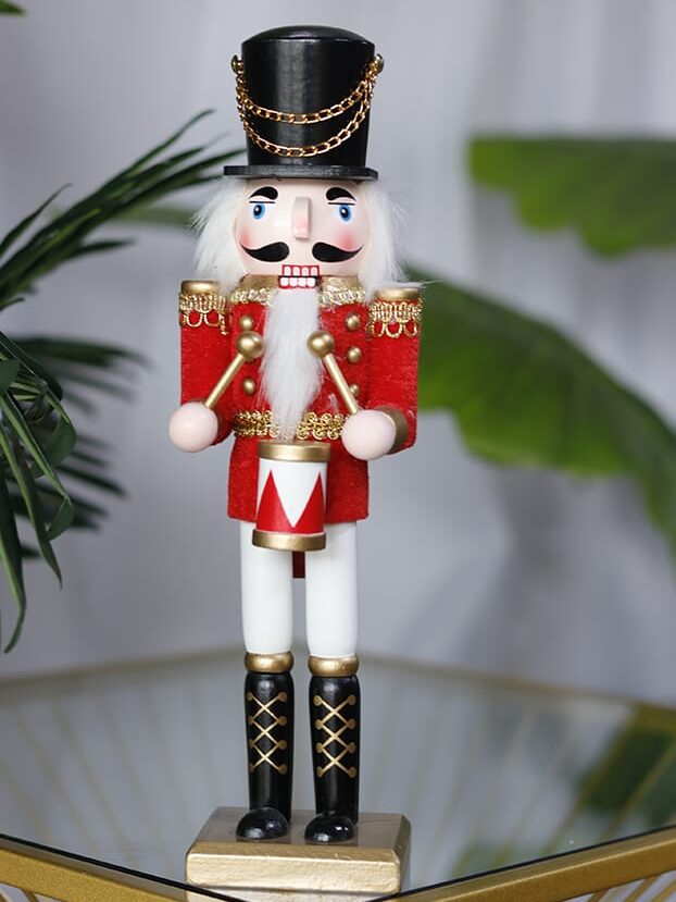 Cascanueces de 30cm traje en gamuza - Decora tu Navidad Envios a Bogotá y toda Colombia | Dkora Colombia