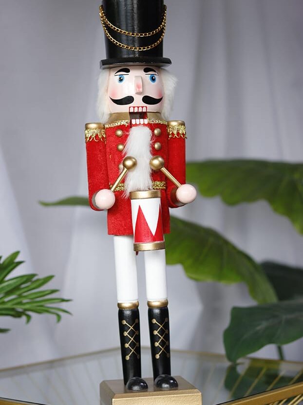 Cascanueces de 50cm traje en gamuza - Decora tu Navidad Envios a Bogotá y toda Colombia | Dkora Colombia