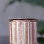 Cinta de organza con líneas doradas y blancas, borde alambrado - Cintas Envios a Bogotá y toda Colombia | Dkora Colombia