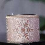 Cinta jacquard dorada con copos escarchados y borde alambrado - Cintas Envios a Bogotá y toda Colombia | Dkora Colombia