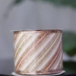 Cinta color crema con rayas escarchadas bicolor y borde alambrado - Cintas Envios a Bogotá y toda Colombia | Dkora Colombia