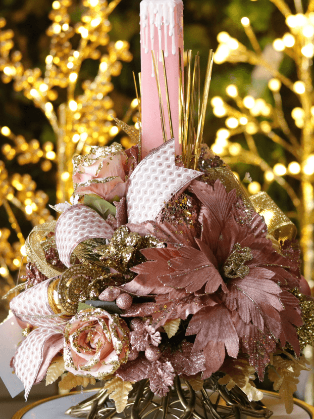 Arreglo Navideño con vela. Palo Rosa y Dorado - Arreglos Navideños Envios a Bogotá y toda Colombia | Dkora Colombia