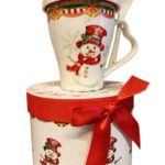 Set de 6 Pocillos y Platos Navideños en Caja Redonda - Decora tu Navidad detalle de Navidad, juego de pocillos | Dkora Colombia
